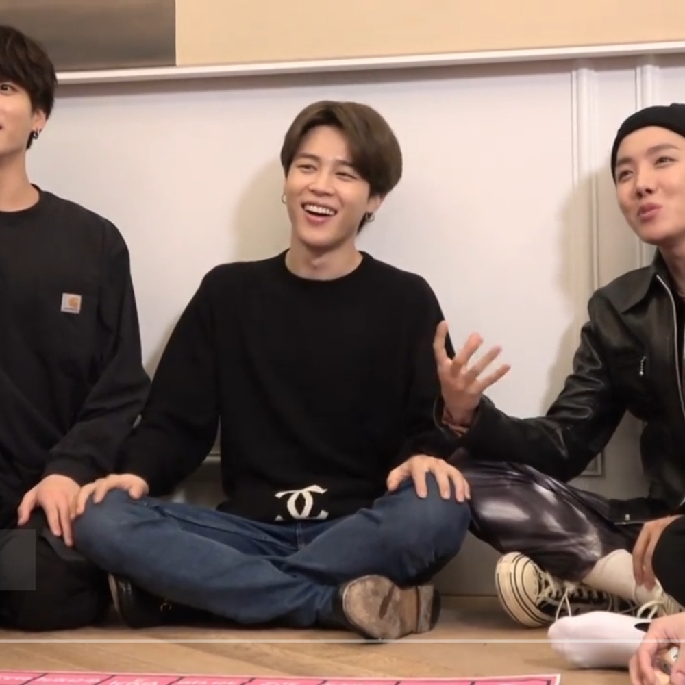 Vintage Chanel CC Cashmere Knit Pullover